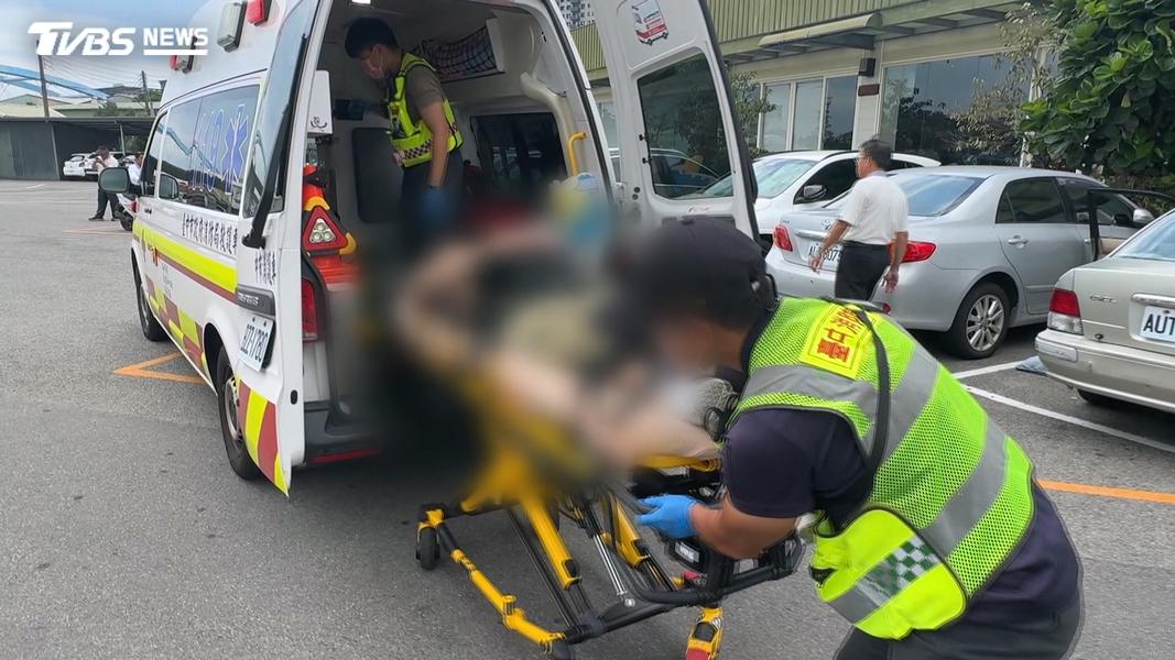 剛停好車就倒下!22歲女練車突昏厥 教練跪地CPR搶救畫面曝