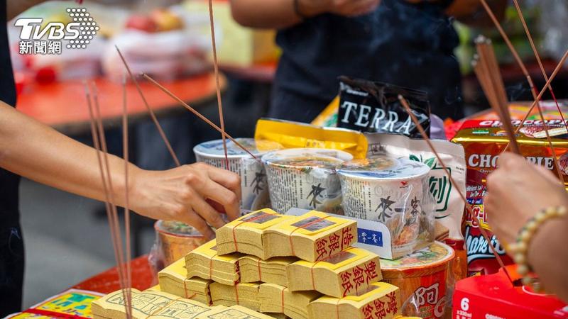 普渡金紙怎麼準備?命理師曝9大注意事項 拜法、順序不能錯