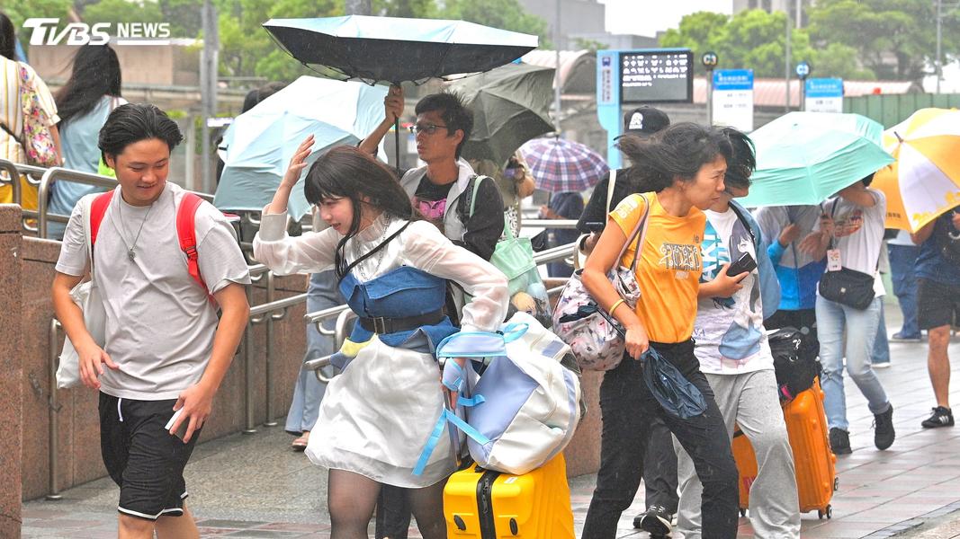 全台濕到下週!雨彈炸完「低壓帶接棒」