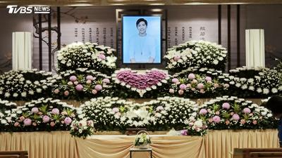 43歲王凱「帥氣遺照」放告別式 《薰衣草》陳喬恩、陳怡蓉送行