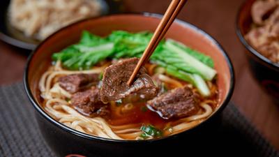 三商巧福牛肉麵特價139元!優惠剩5天 哆啦A夢聯名火鍋