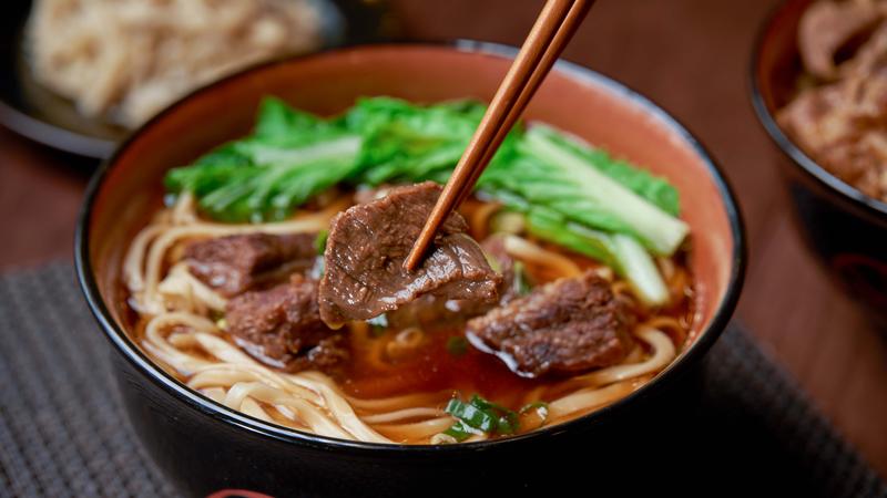 三商巧福牛肉麵特價139元!優惠剩5天 哆啦A夢聯名火鍋