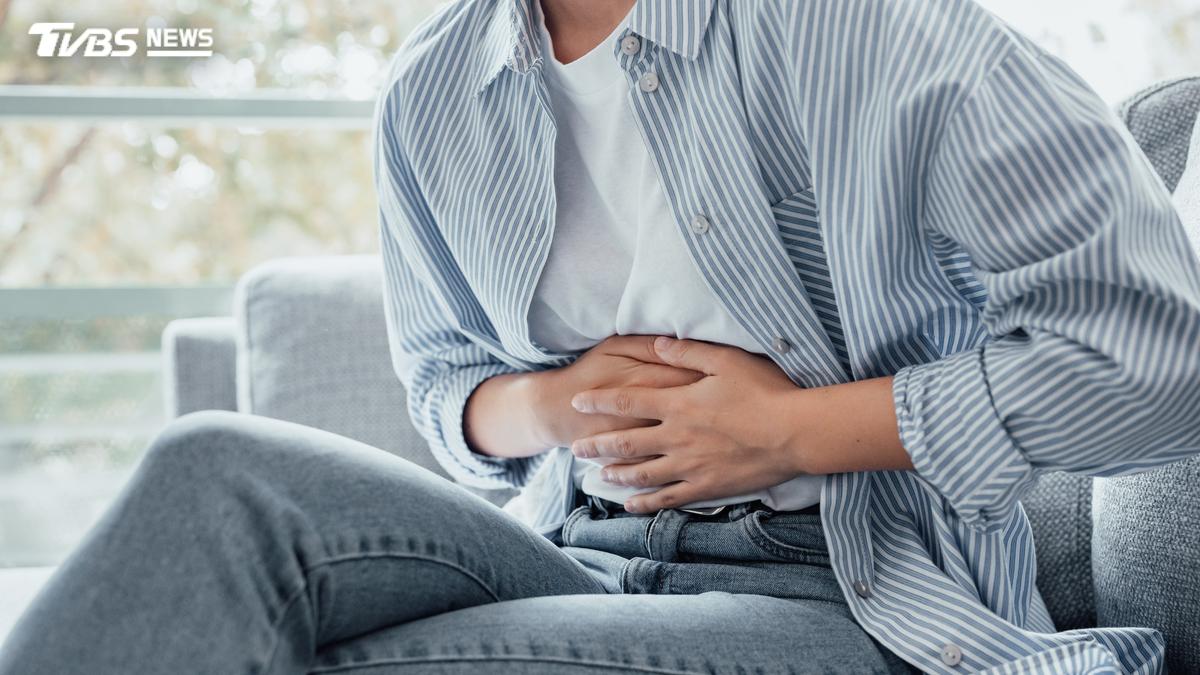 失眠又腹瀉!他「耳朵一片焦黑」急就醫 檢查竟是大腸癌3期