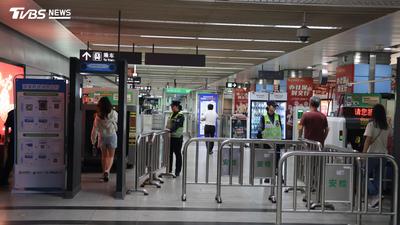 搭地鐵如過機場安檢!《經濟學人》揭中國「安全至上」背後真相