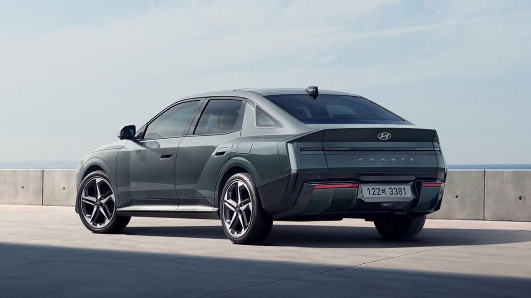 韓版Avante提供2.0升自然進氣引擎、1.6升油電系統兩種動力。(圖/Hyundai提供)