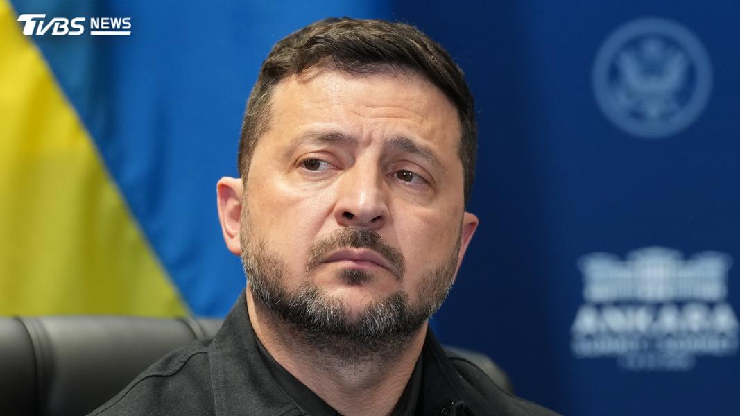 烏克蘭總統澤倫斯基(Volodymyr Zelenskyy)指莫斯科動用北韓製彈道飛彈。(圖/達志影像美聯社)