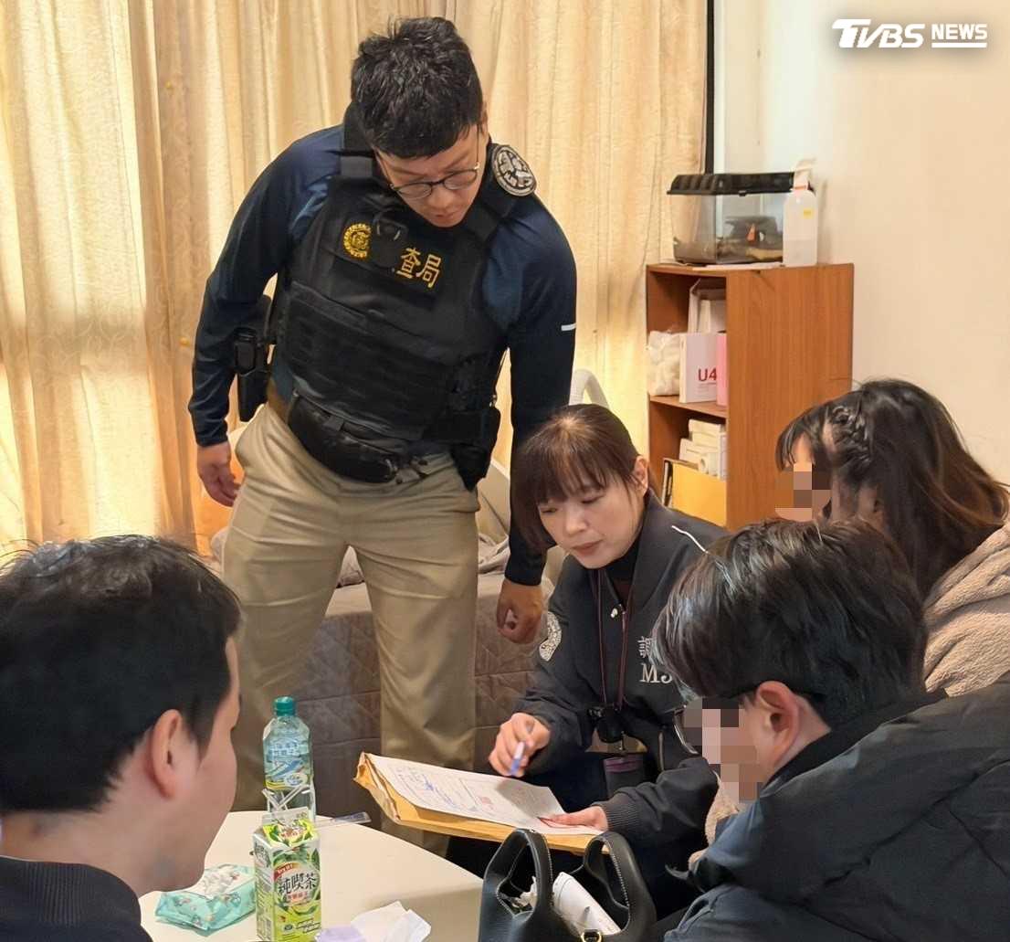 李家、唐家、邱家三家族17人詐保集團,估計三家族在10年間共向13家保險公司詐保2663萬多元。(圖/TVBS)