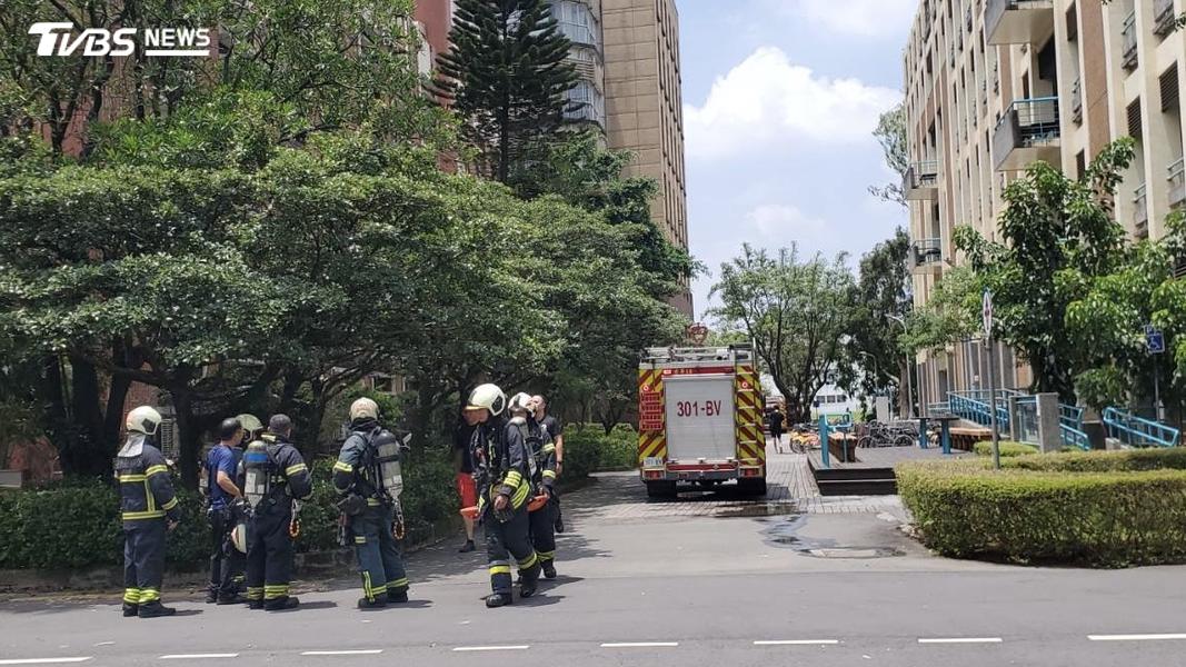 快訊/台灣大學傳火警!化學系大樓5樓竄黑煙