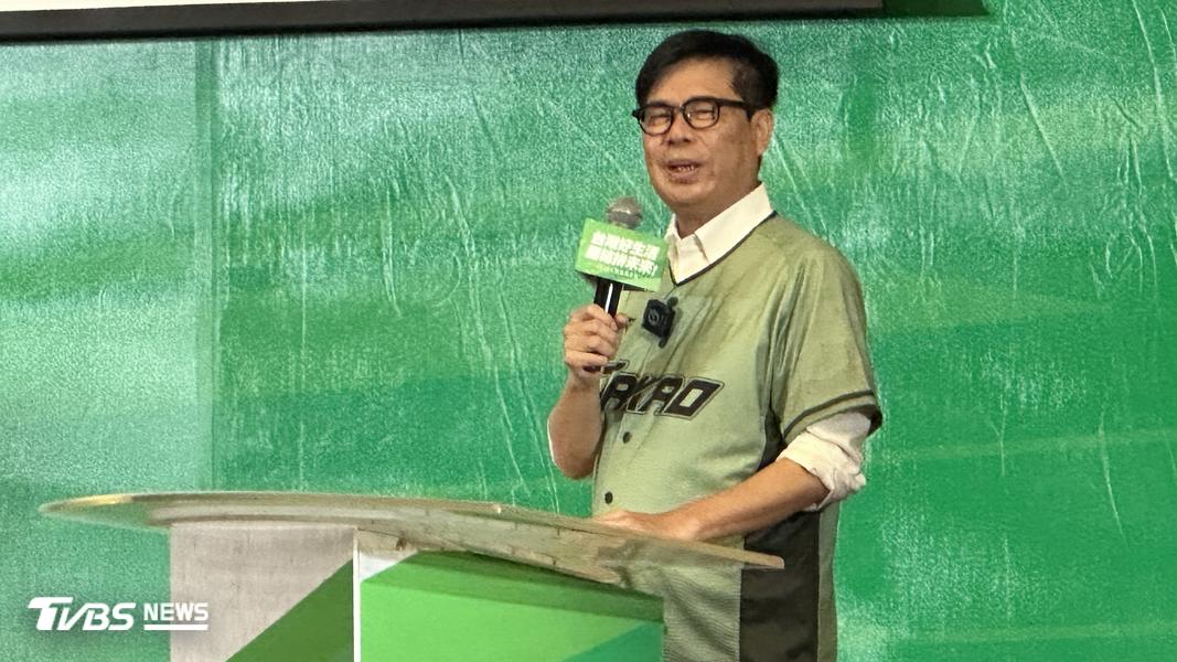 高雄市長陳其邁在中常會中細數政績。(圖/潘袁詩羽攝)