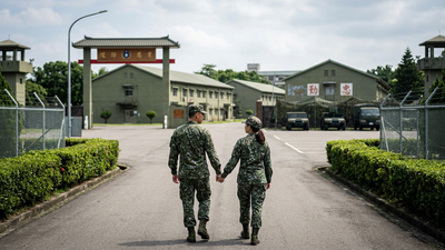 已婚陸軍營長戀女兵汰除退伍 差4年失終身俸提告敗訴