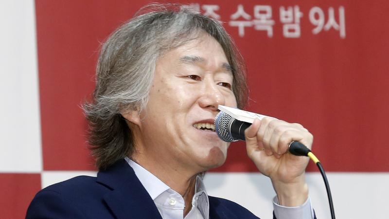不敵肺癌…韓版《白色巨塔》名導安畔錫過世 與秋泳愚合拍新戲成遺作