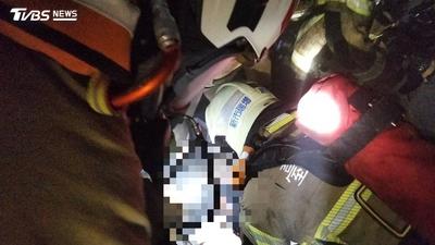 台南成功新村深夜火警!衣櫃突竄詭火 屋主弟困廁所被救出