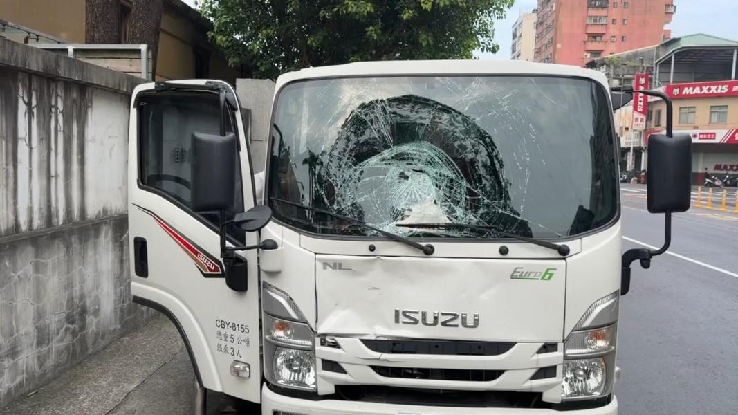 台中死亡車禍!嬤騎單車「鬼切」左轉遭撞飛 重傷搶救不治