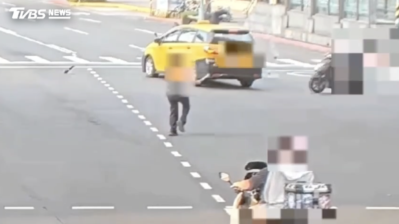 不聽指揮禮讓救護車!北市計程車強闖路口 害騎士撞上滿身傷