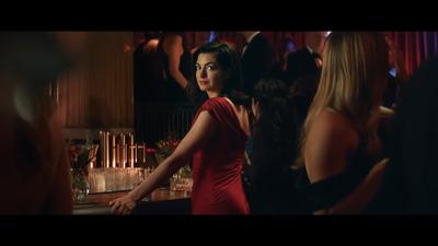 兩大女神飆戲!《不存在的罪人》陷危險禁忌 安海瑟薇、達珂塔強生激吻畫面曝光