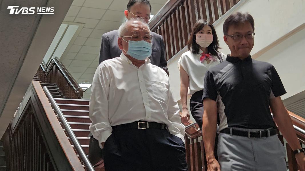 錢櫃女員工關窗墜亡!練台生出庭不認罪 律師:沒人叫她踩塑膠籃