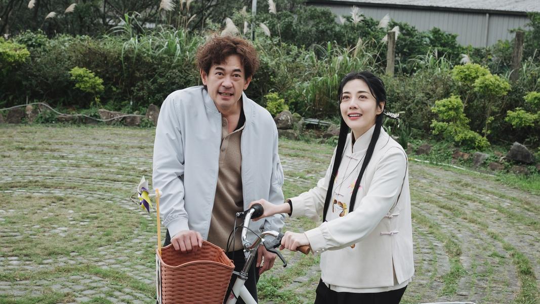 韓瑜(右)、柯叔元上演跨時代戀情。(圖/民視提供)