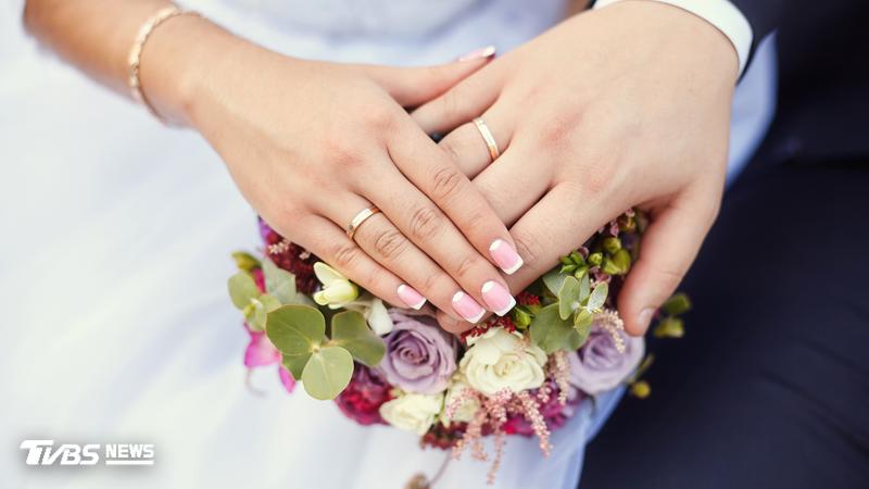 銀行也能登記結婚!中國催婚出奇招 網友冷回:能辦離婚嗎