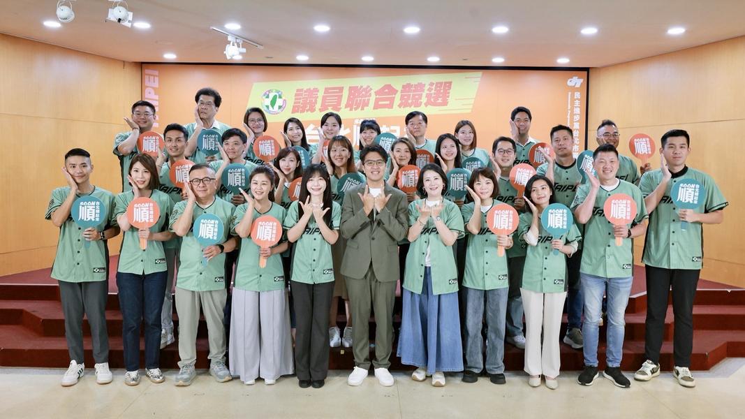 沈伯洋近日與黨內北市議員參選人合體造勢。(圖/沈伯洋競辦提供)