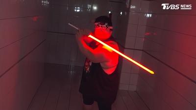 訂劍得過「原力測試」!台光劍鑄造師手藝驚豔全球 星戰劇組也買單
