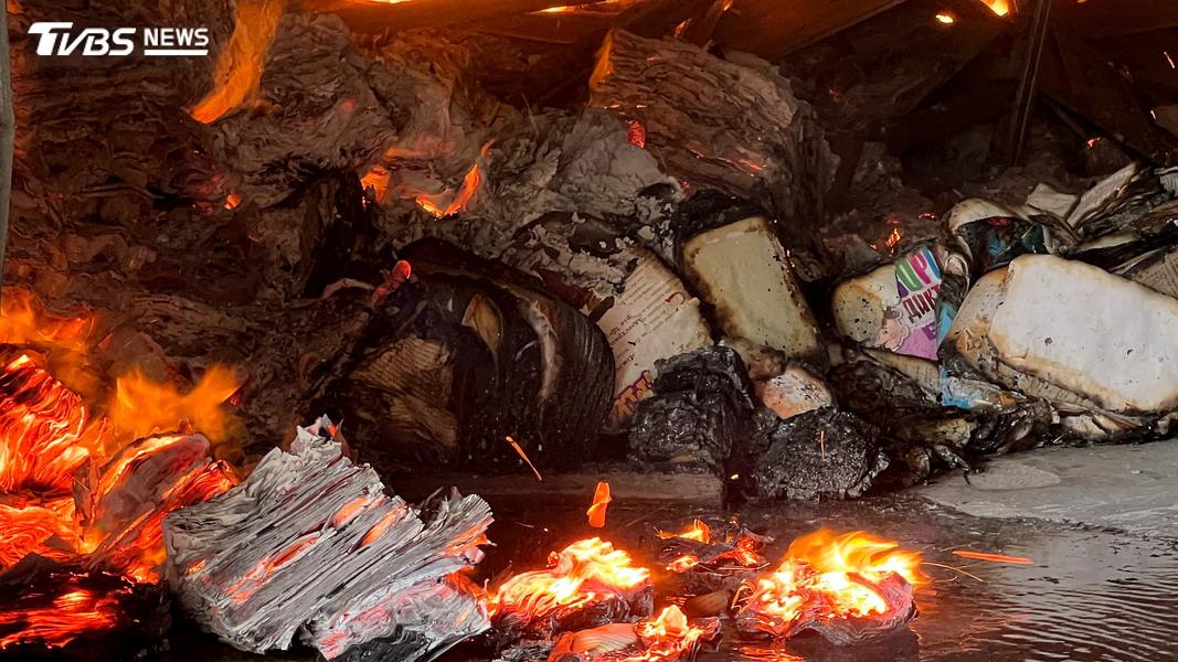 FOCUS全球新聞/烏陷「彈荒」 俄空襲毀鋼鐵廠 焚書800萬本 懇求美援飛彈