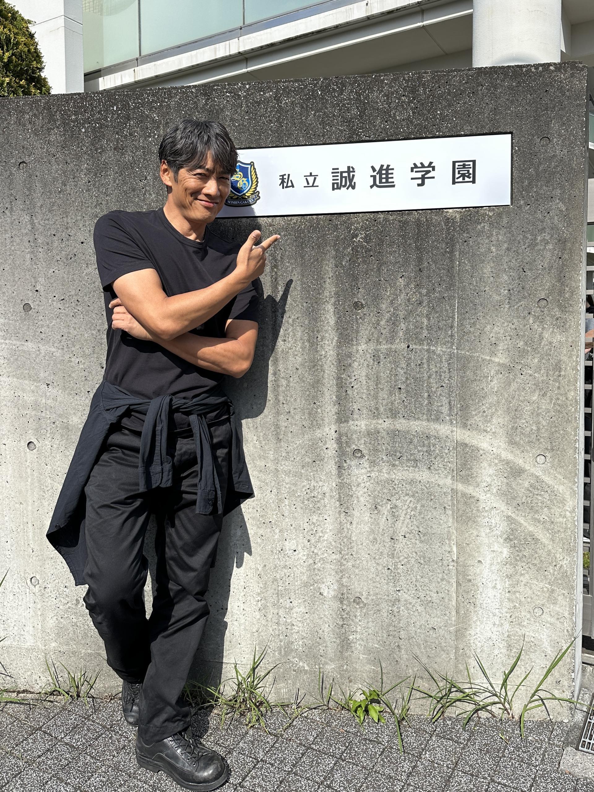 AKIRA表示有機會也想演唱《GTO》主題曲,還開玩笑要去面試學生角色。(圖/翻攝自GTO2026summer推特)
