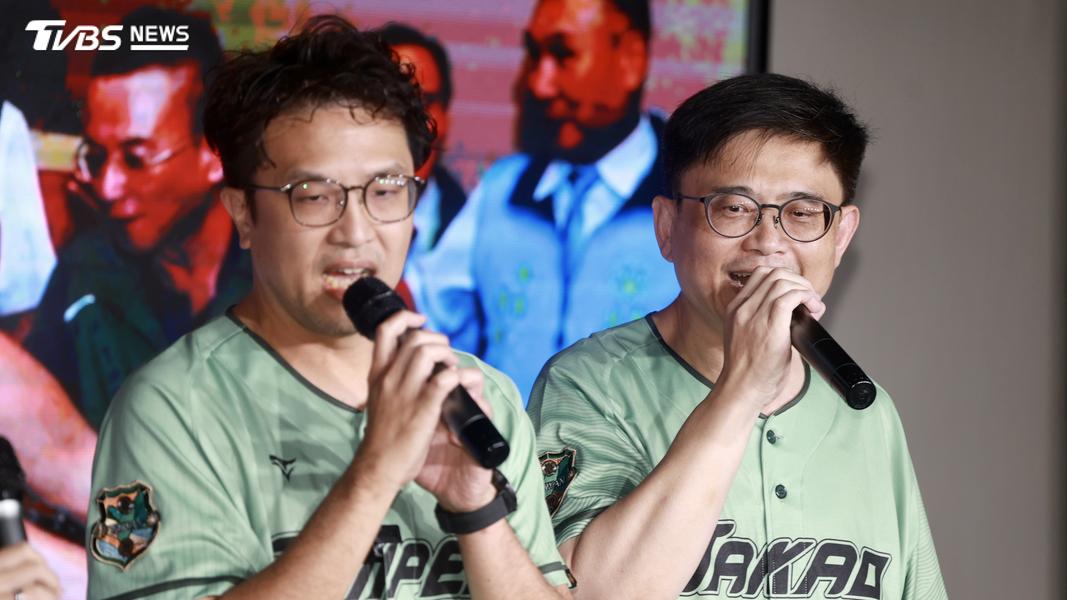 沈伯洋與賴瑞隆首度同台開唱。(圖/華子琛攝)