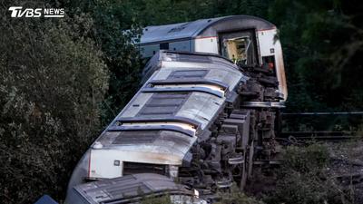英國載逾百人通勤列車出軌釀2重傷 肇因待釐清