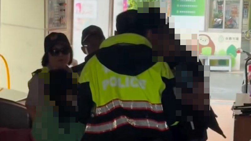 防空演習帶女兒考游泳!北市媽強闖管制區遭攔 遷怒女兒「幹嘛睡覺」