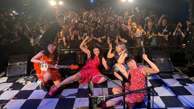 拋吉他重砸歌迷「頭縫7針」!日本樂團拖4個月認了:處理不當