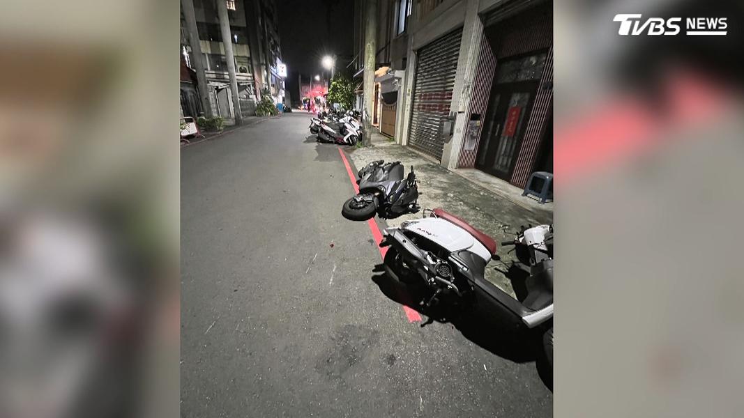 兩毒蟲拒檢倒車撞飛騎士狂逃 台體大生神助攻逮人(圖/TVBS)