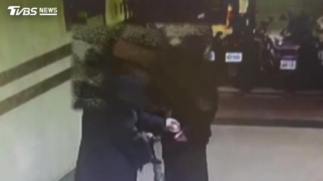 銀髮販毒網曝光!60歲男「到府送毒」服務中高齡 警埋伏逮人