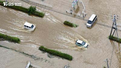 影片/50年來最大暴雨!空拍千葉縣泡泥水中 車全泡水、東京也淪陷