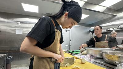 才解開《吃桌》排擠千千誤會隋棠哭了! 紐約辦桌炸湯圓爆開險遇「毀容驚魂」