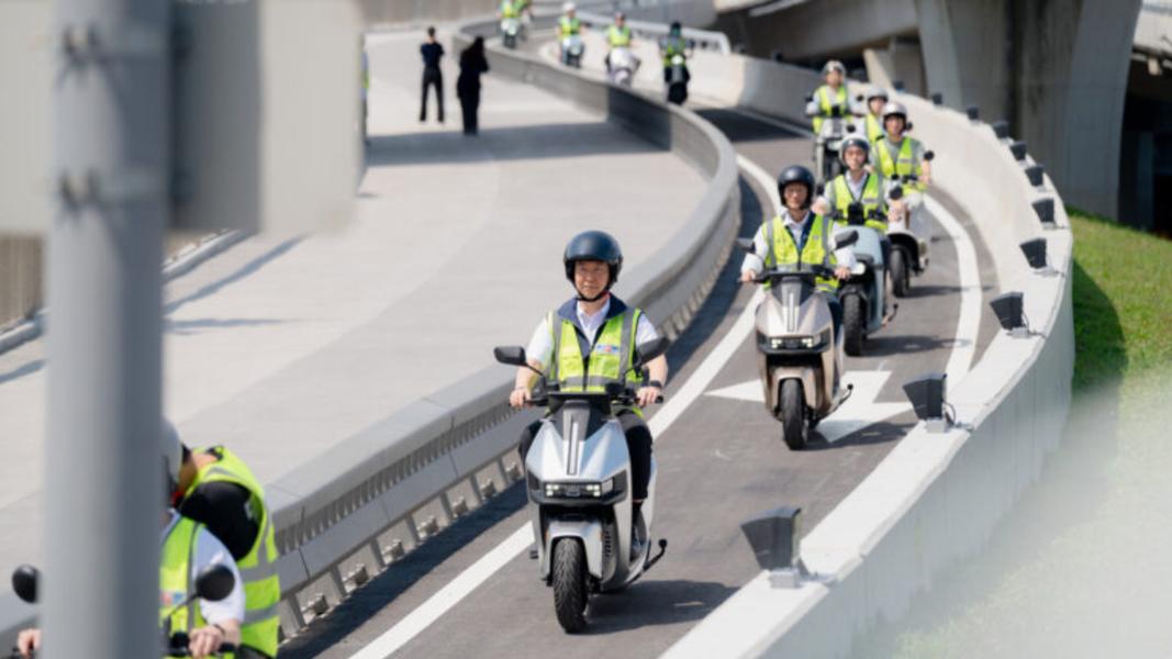 因機慢車道寬度與設計引發討論的淡江大橋,自然再次成為焦點。(圖/交通部提供)
