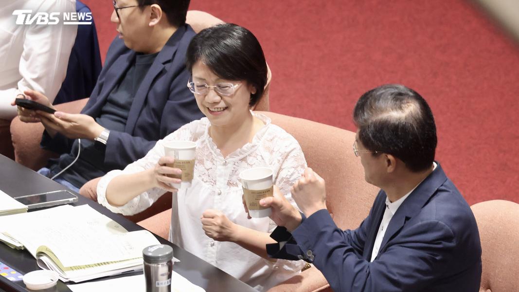 閣揆沒薪水!立院59:51表決通過 凍結卓榮泰4個月薪資