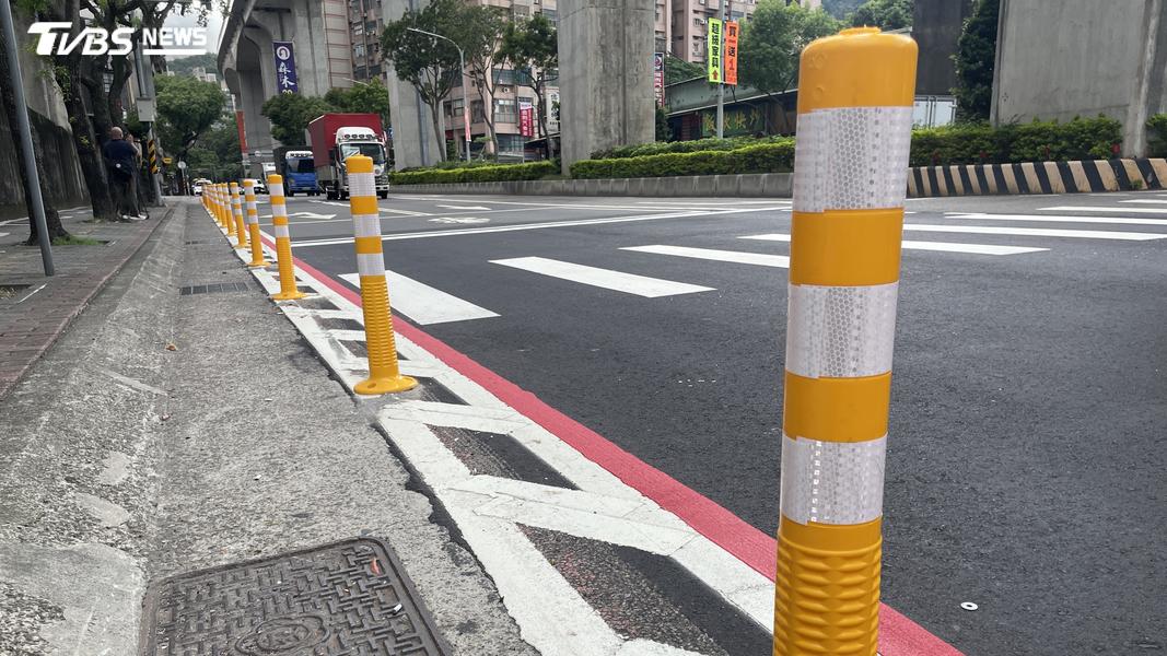 新莊路口增設槽化線惹議!寬度僅一步「橫越罰1800」交通局回應