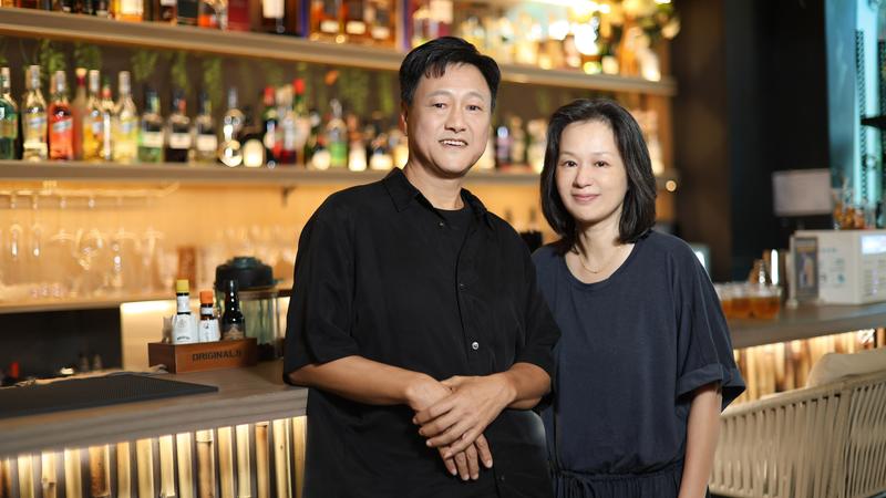 62歲傳奇歌手高明駿消失歌壇26年!攜愛妻返台 昔投資「慘賠千萬」最新近況曝