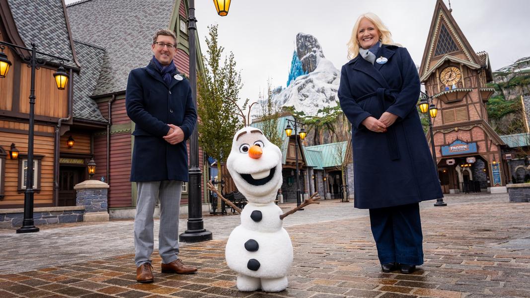 巴黎迪士尼的雪寶機器人生動程度驚豔眾人。(圖/翻攝disneyparksblog)