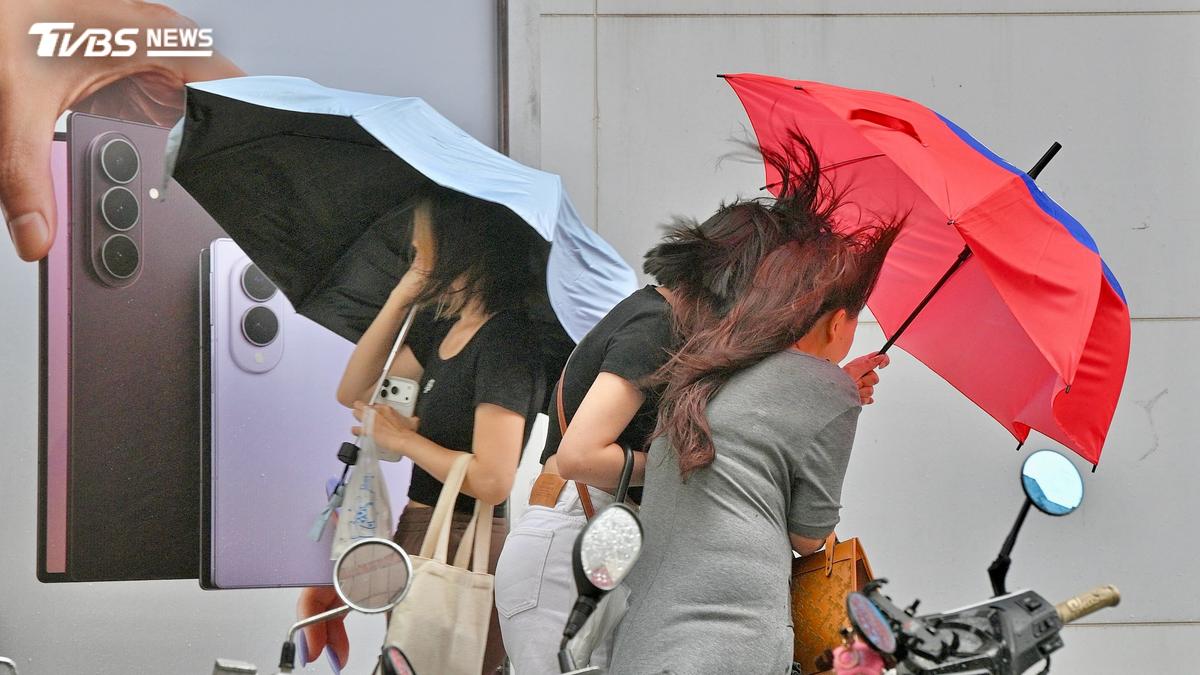 明天天氣/颱風「沙德爾」生成!雙低壓挾西南風夾擊 全台防豪雨