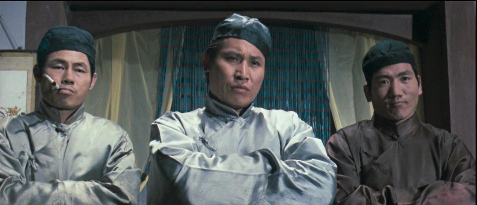 馬道植（中）在《惡人的溪谷》演出經典的中國人反派。（圖／翻攝自KMDb）