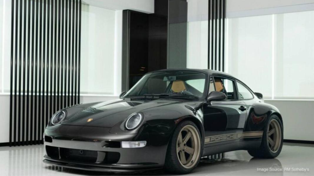 2023年RM Sotheby’s Monterey拍賣會上,一輛同屬25輛限量作品之一的1997 Porsche 911 Remastered by Gunther Werks「Carbon Noire Commission」,最終以150.1萬美元成交。(圖/RM Sotheby’s)