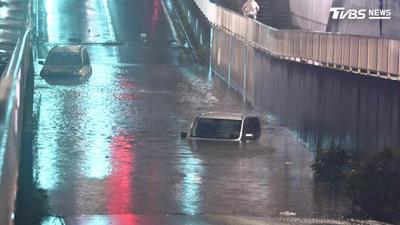 千葉暴雨釀8死!地下道幫浦失效淹3公尺 男困車求救仍喪命