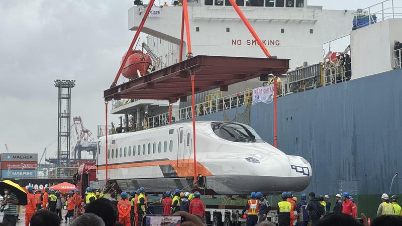 直擊/台灣高鐵睽違22年新車!N700ST歷經波折抵台 上路時間曝