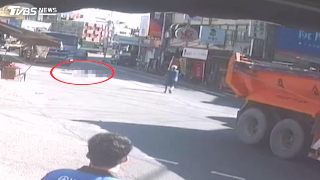 阿嬤突穿越馬路遭撞亡!駕駛稱「完全沒看到」 關鍵2秒獲判無罪