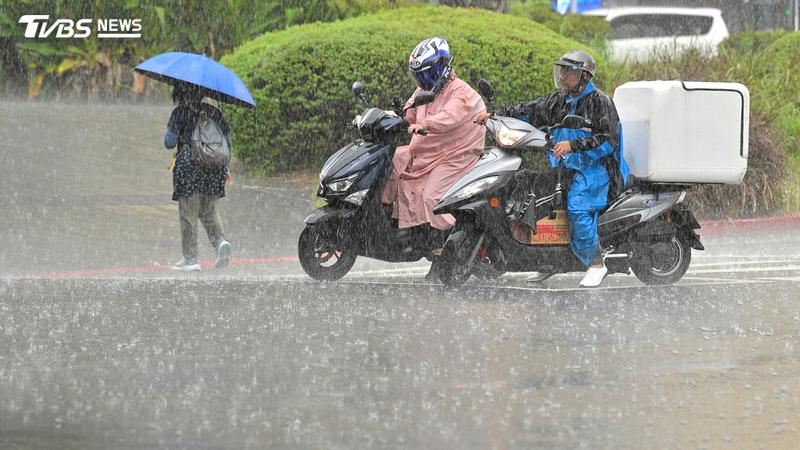 快訊/豪雨炸南部!屏東縣緊急宣布「這一鄉」停班停課