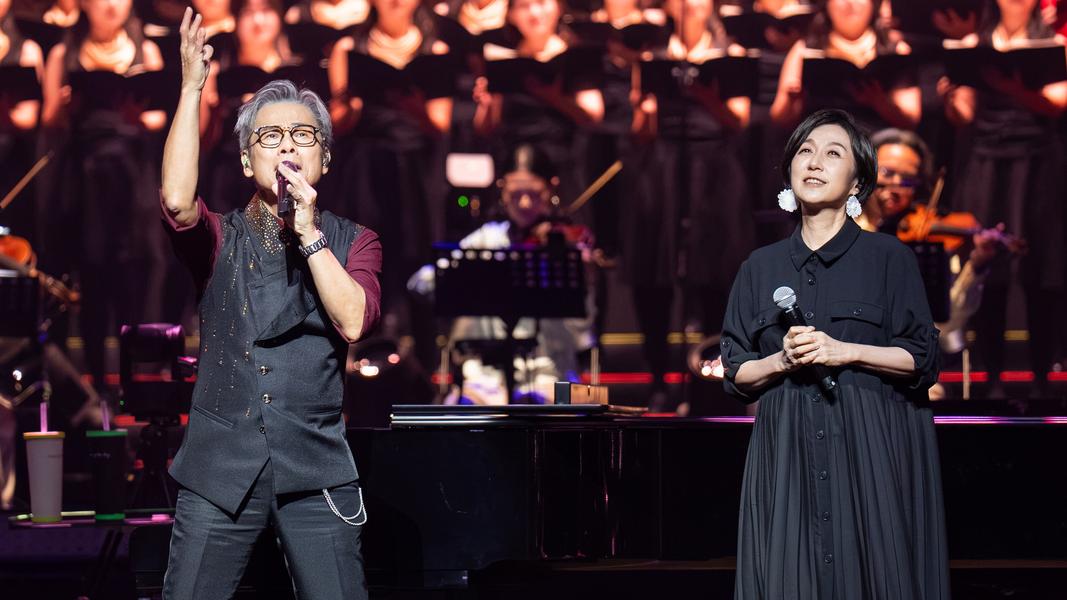 72歲羅大佑相擁大咖女嘉賓 滿頭白髮跟韓團相比