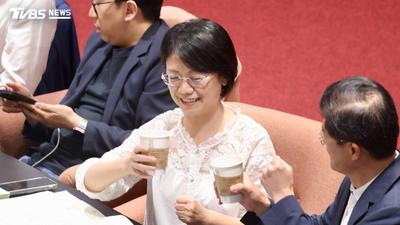 看電影耍特權?翁曉玲發文喊「沒插隊」 網反轟:解壓縮還有臉