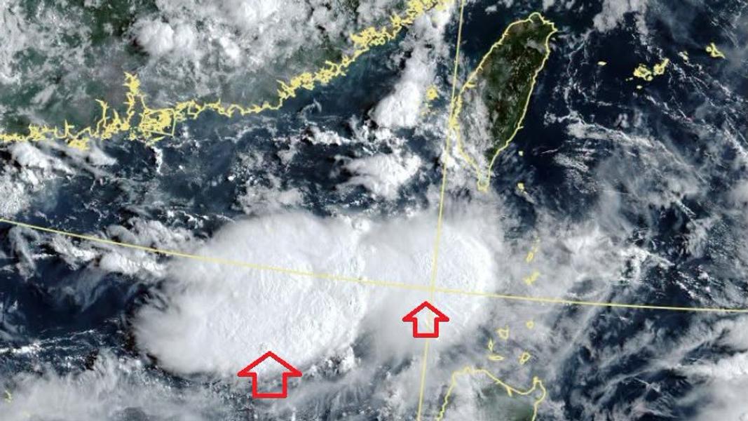 天氣/台灣西南方海面「兩團強對流系統」 鄭明典:午後降雨免不了