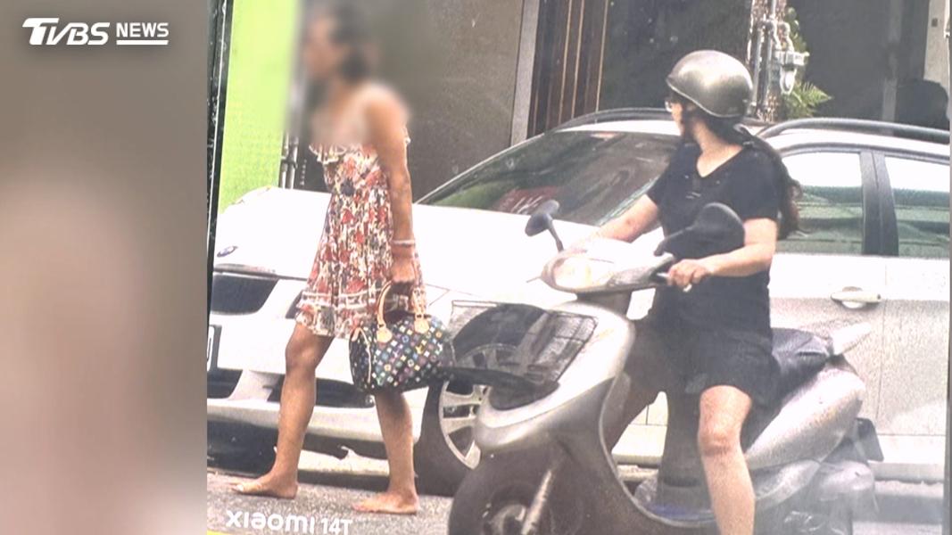 自撞電桿女駕駛「如喪屍」赤腳離開 車內搜出毒品和爆竹(圖/TVBS)